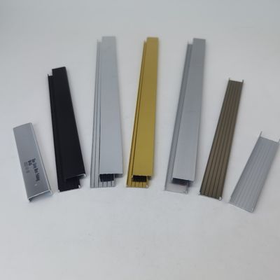 Goede prijs Aluminiumprofielen die de Decoratieve het Scherpen Populaire Zilveren en Gouden Kleur van de Tegelversiering oppoetsen online